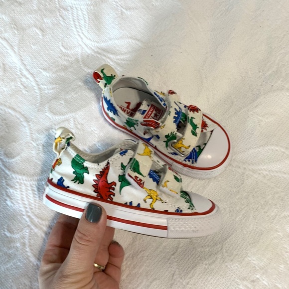 dinosaur baby converse